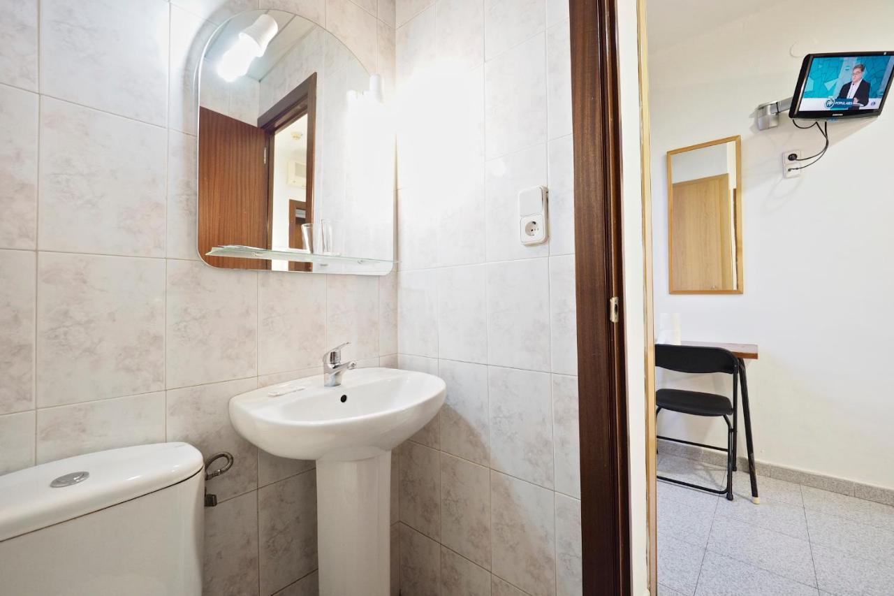 Hostal Ballestero Barcelona Exteriör bild
